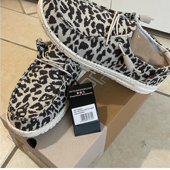 Hey dude Wendy woven cheetah print- size 7-9 - Picture 4 of 10
